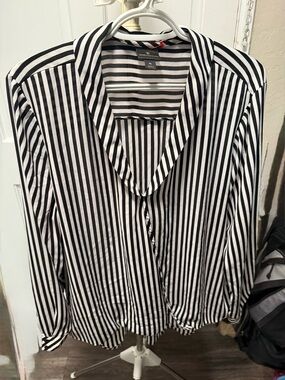 Worthington Black and White Vertical Stripe Blouse